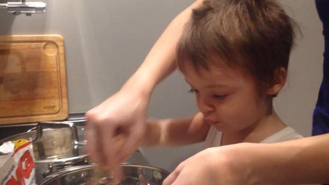 Готовим оладушки с мамой смотреть онлайн