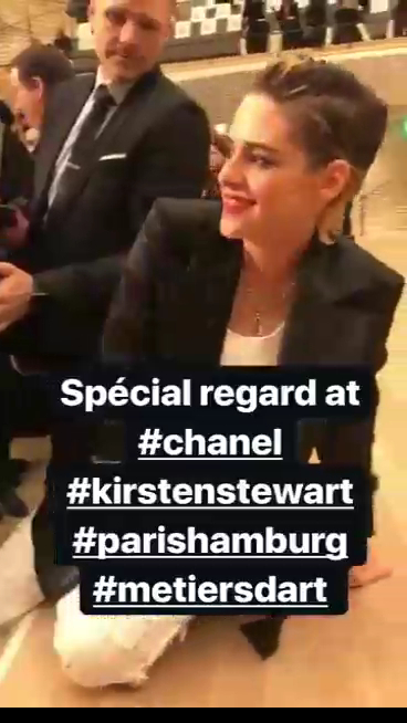 Критен Стюарт на показе Chanel в Гамбурге - 06/12/17 смотреть онлайн