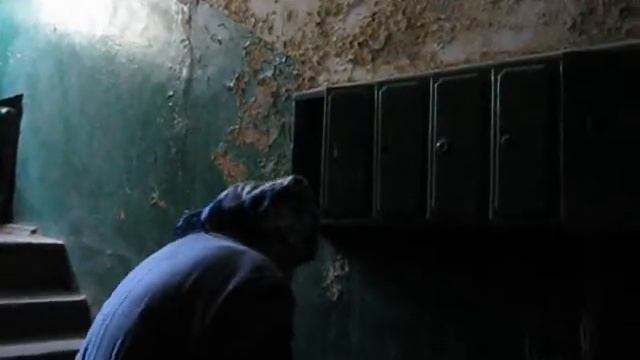 Подъезд дома с коммунальными квартирами смотреть онлайн