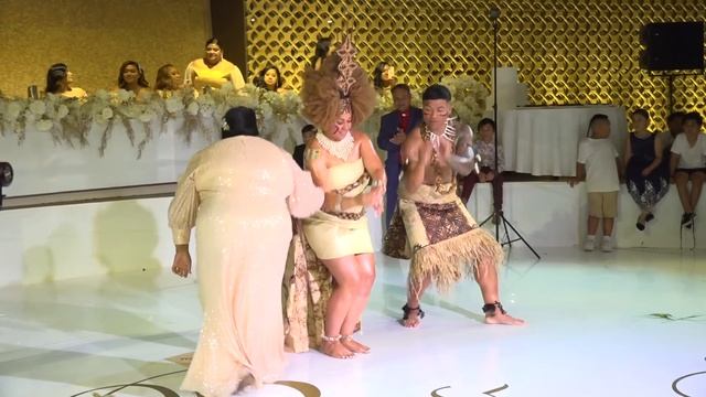 Beautiful Samoa Wedding Siva Dance by Newlyweds Mr & Mrs Brian and Sala Moesha To'o смотреть онлайн