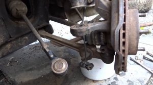 Сменили всю ходовку, а всё равно что то стучит? Меняйте поворотный кулак!!!