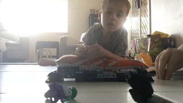 Building Lego Batmobile смотреть онлайн