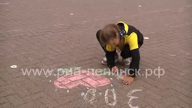 Дети рисуют мелом «Шахтерский край» смотреть онлайн