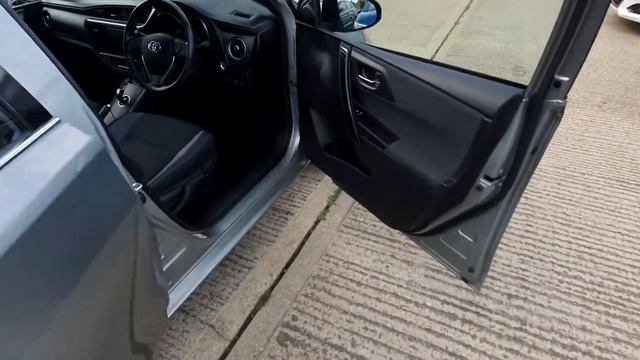 2017 Toyota Auris Hybrid Business Edition Auto Hatch, 63k,full Toyota history, top spec смотреть онлайн