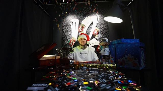 ВЕСЬ ДЕКАБРЬ РАЗДАЕМ ПОДАРКИ ? смотреть онлайн