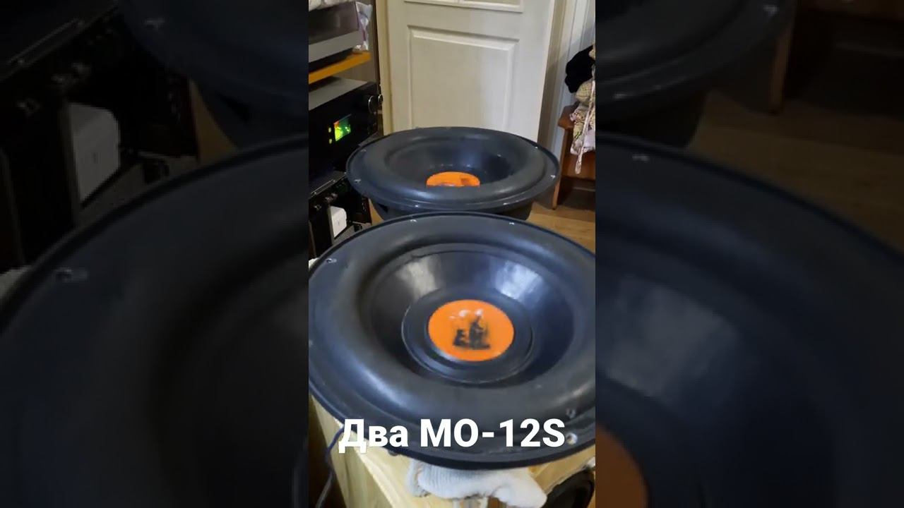 Два динамика Mystery MO-12S качает усилитель Холтон смотреть онлайн