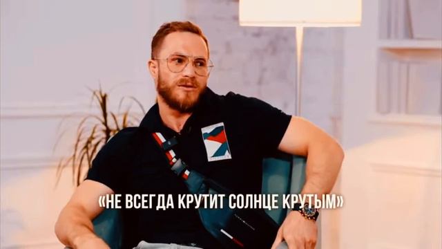 Арби Эмиев уронил фразой весь зал лежит #не всегда крутят солнце крутым#🤌 понял? смотреть онлайн