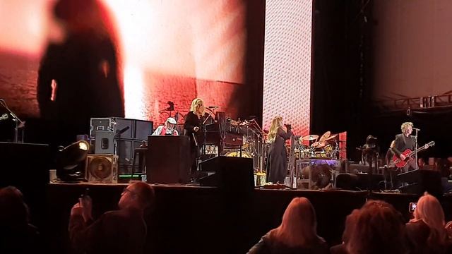 Fleetwood Mac - Go Your Own Way Live at Dreamfest, Oracle Park San Francisco 2019 смотреть онлайн
