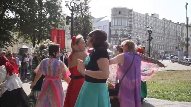 Пом. реж главного режиссёра, администратор и хореограф флешмоба День города смотреть онлайн