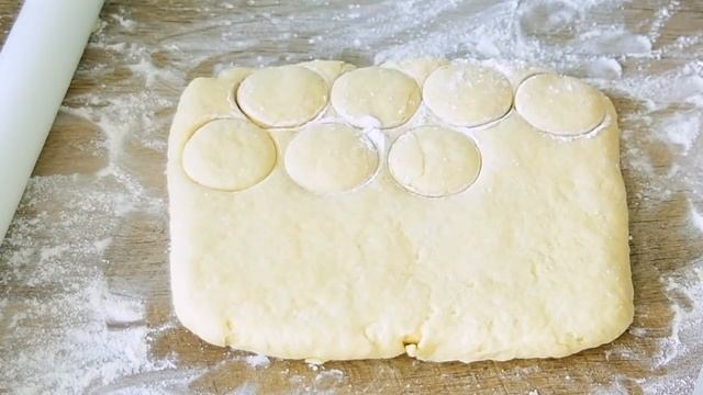 СЫРНЫЕ БУЛОЧКИ | СКОНЫ | БИСКИТЫ | вкусная выпечка к завтраку | простой быстрый рецепт Cheese Scone смотреть онлайн