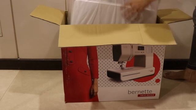 Bernette B38 Unboxing | Bernina Sewing machine смотреть онлайн