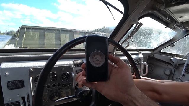 Сколько прёт по воде амфибия БАЗ 5937??? 300 л.с.,выбраться не смогли! смотреть онлайн