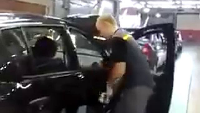 Ручная сборка Renault на российском заводе... смотреть онлайн
