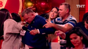 Бородина против Бузовой: Илья Яббаров и Алена Рапунцель подрались прямо в студии