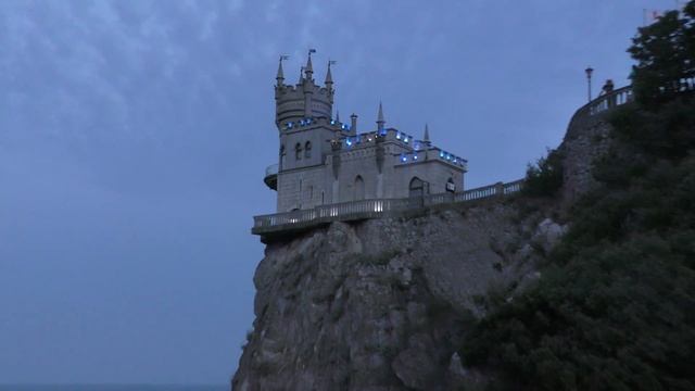 Крым. Ласточкино гнездо. Гаспра. Визитная карточка и символ Крыма. Замок Ласточкино гнездо 6+ смотреть онлайн