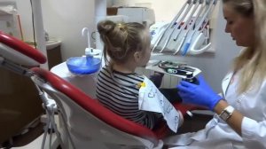 Лечим зубки ребенку .Ребенок 4 годика  у стоматолога A trip to the dentist with your child/旅の歯医者のお子