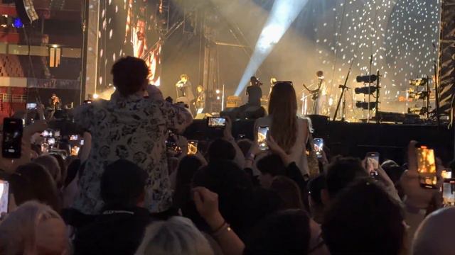 Arctic Monkeys - 505 (featuring Miles Kane) Live at Emirates Stadium London - Sunday 18th June 2023 смотреть онлайн