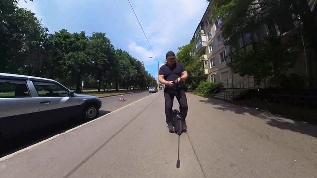 26.06.2023 г. Встречи с Моноколёсниками на районе и почему на колесе я ХОЖУ и КАТАЮ, а не езжу! смотреть онлайн