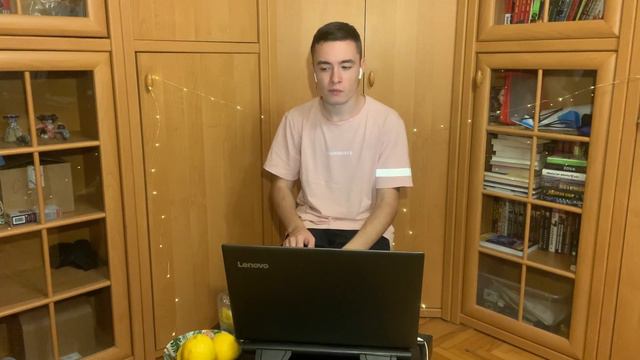 русский певец слушает альбом Madonna "Rebel heart" |russian singer listens to Madonna "Rebel heart" смотреть онлайн