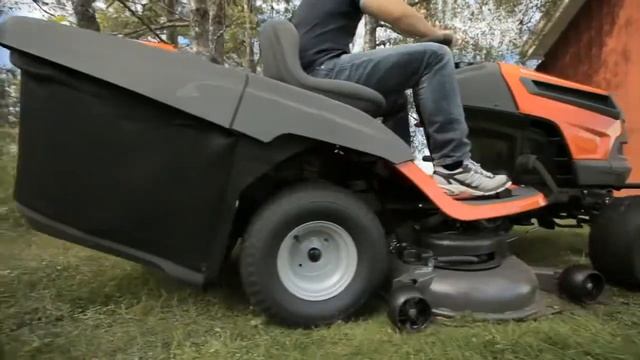 Садовые трактора Husqvarna. Электропривод травосборника. смотреть онлайн