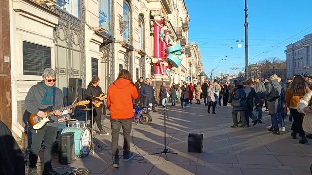 КиШ. Проклятый старый дом. Невский проспект. Уличные музыканты. смотреть онлайн