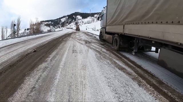ЗИМНИЙ ДАЛЬНОБОЙ, СЛОЖИЛ В НОЖНИЦЫ смотреть онлайн