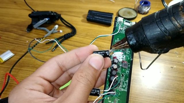 Add Extra Battery to Your Mi 16W Speaker смотреть онлайн