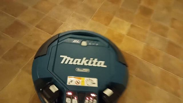 Découverte du robot aspirateur Makita DRC200Z смотреть онлайн