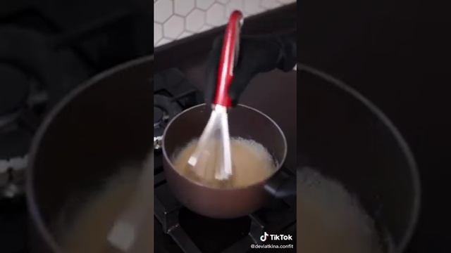 Взято из тик тока "Тортик три шоколада" смотреть онлайн