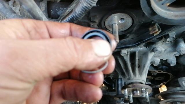 снятие шестерни тнвд замена сальника,колхозиный съёмник.mp4 смотреть онлайн