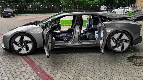 2024 HiPhi Z — футуристический высокотехнологичный суперседан!