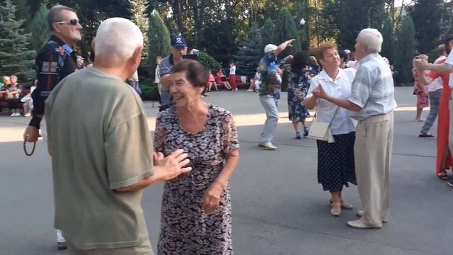 ЗА ЛЮБОВЬ!??/ТАНЦЫ В ПАРКЕ ГОРЬКОГО ХАРЬКОВ АВГУСТ 2021 смотреть онлайн