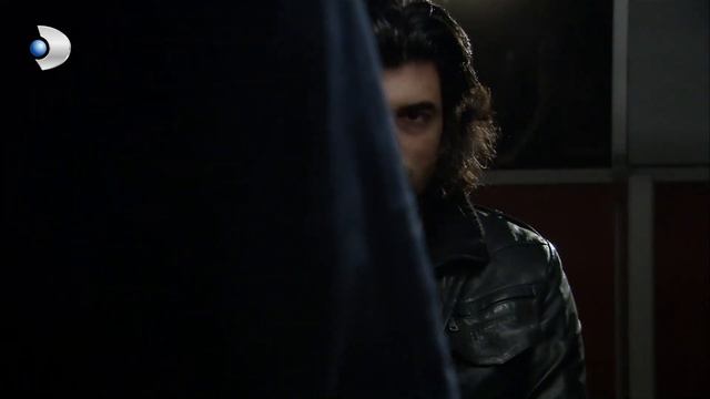 Fatmagul Español - Kerim Se Convirtió en una Estación de Policía Debido a Vural - Sección 10 смотреть онлайн