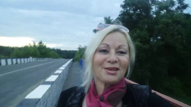 Вечер... Окружающий мир -- родной дом... смотреть онлайн