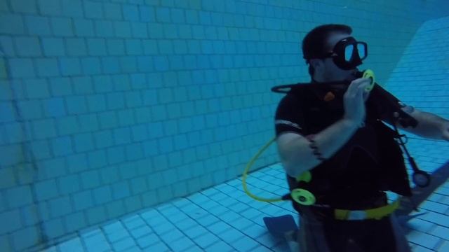 Как Убрать Воду Из Маски Находясь Под Водой! смотреть онлайн