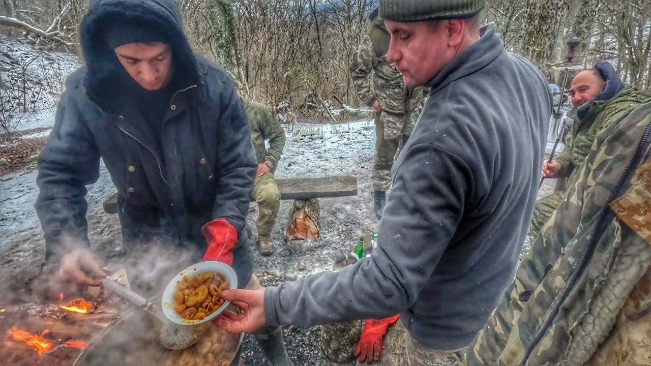 КРЫМ - отдых по-мужски. Ушли ночевать в ЗЕМЛЯНКУ. Экстрим зимой в КРЫМСКИХ горах! смотреть онлайн