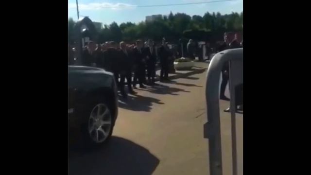 Немного о гибели Юры. Сначала окружали, уважали, провожали, потом угрожали, зажали, убрали. смотреть онлайн