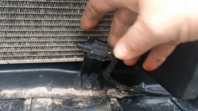 Где находится датчик температуры Киа Рио 4 смотреть онлайн