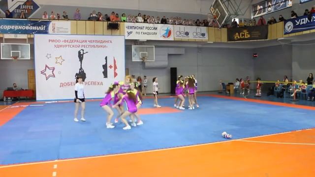 Cheerleading. Чир спорт. Команда ДиаМонд. смотреть онлайн