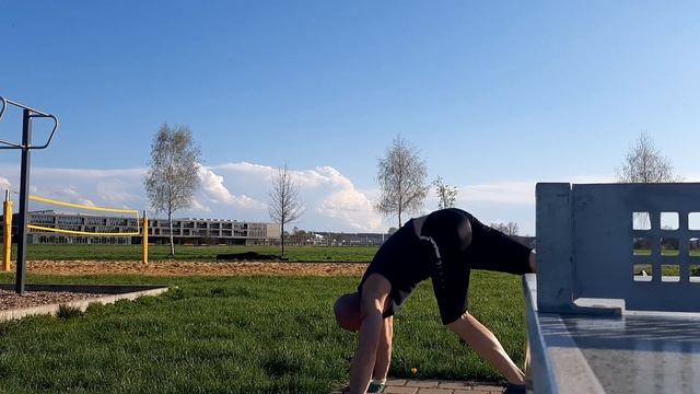 Тренирую стойку на руках смотреть онлайн