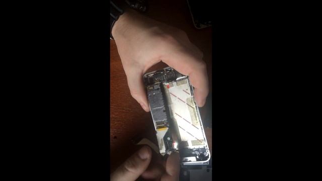 Как собрать из 2 нерабочих айфонов 1 рабочий смотреть онлайн