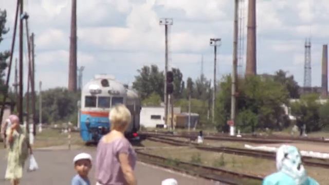 24.06.2013 Прибытие пригородного дизель-поезда Д1 на станцию Рубежное смотреть онлайн