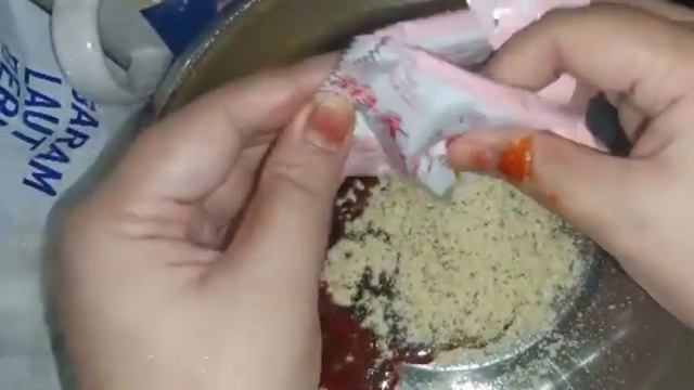 MakLampir masak mie SAMYANG!?teringin makan mie pedass.#maklampir #jessicatwins#samyang#viral#pedas смотреть онлайн