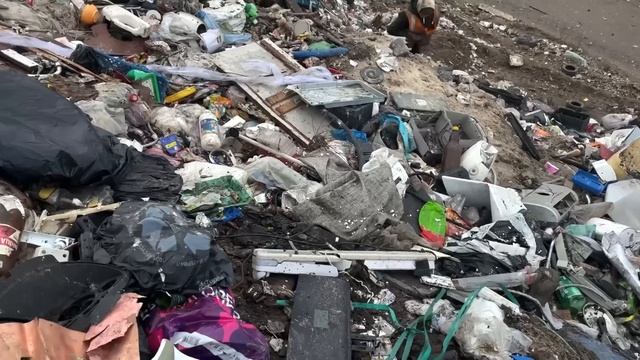 Минская свалка. Деньги на мусоре. Витёк мусорщик смотреть онлайн