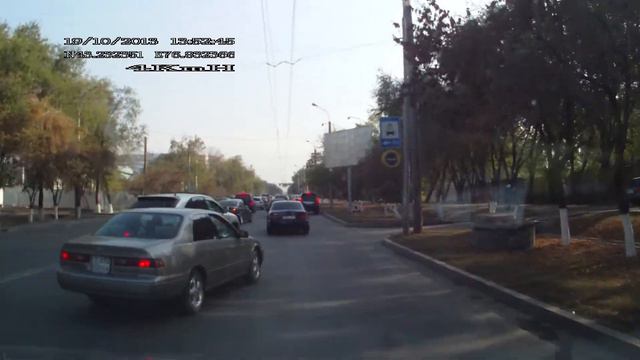 Смерть под колёсами - Гламурную собачку давят в Алматы смотреть онлайн