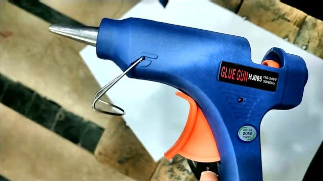 Hot Melt Glue Gun (Small) 100-240V 50/60Hz смотреть онлайн