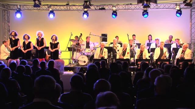 Munich Swing Orchestra & The Funny Valentines - Live in Concert 19.09.2013 - Moonglow смотреть онлайн