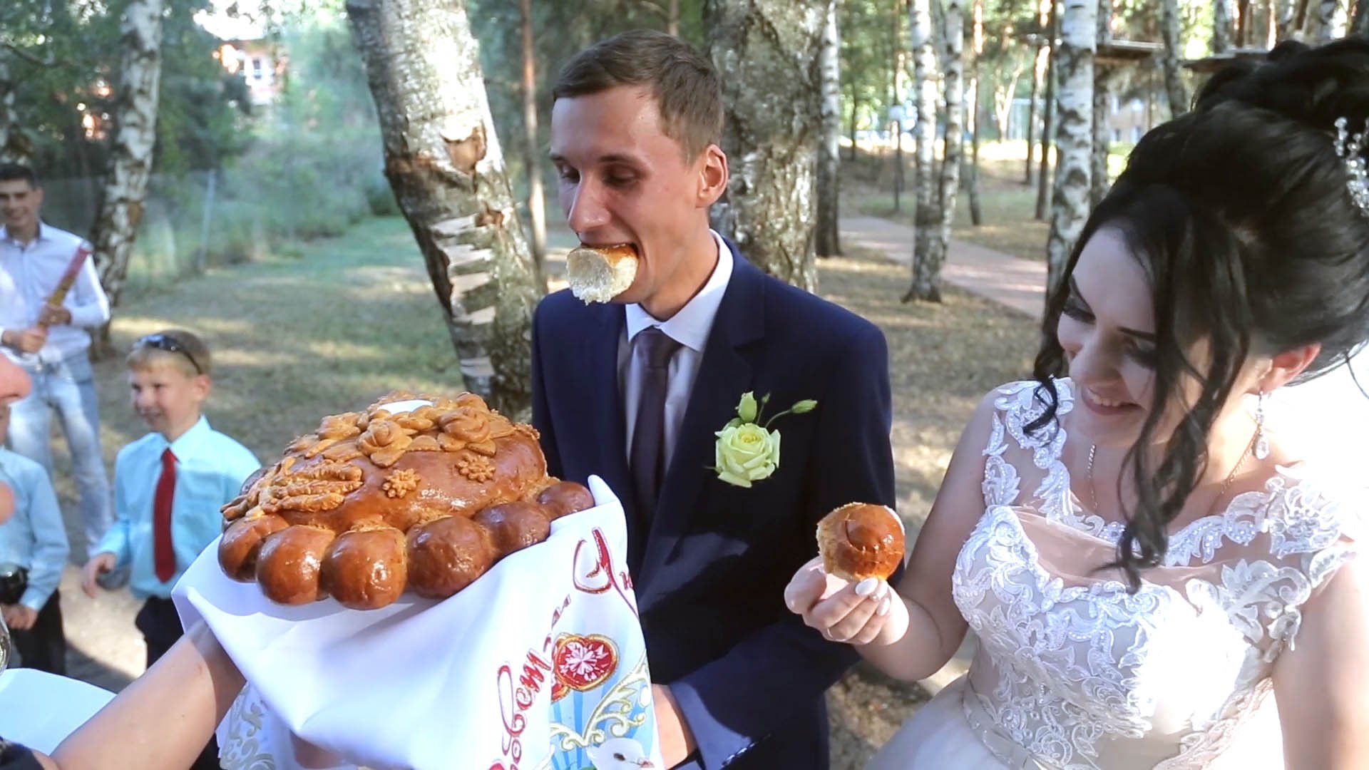 Традиции на свадьбе, хлеб соль для молодых смотреть онлайн