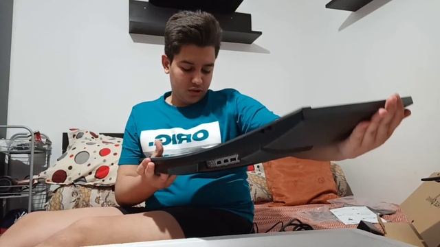 Unboxing la monitorul Optix G24 Series de la MSI смотреть онлайн