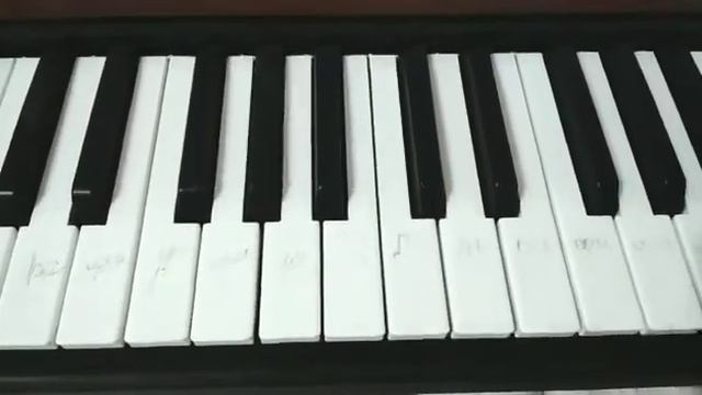 Как быстро научиться играть на пионинл песня между строк смотреть онлайн